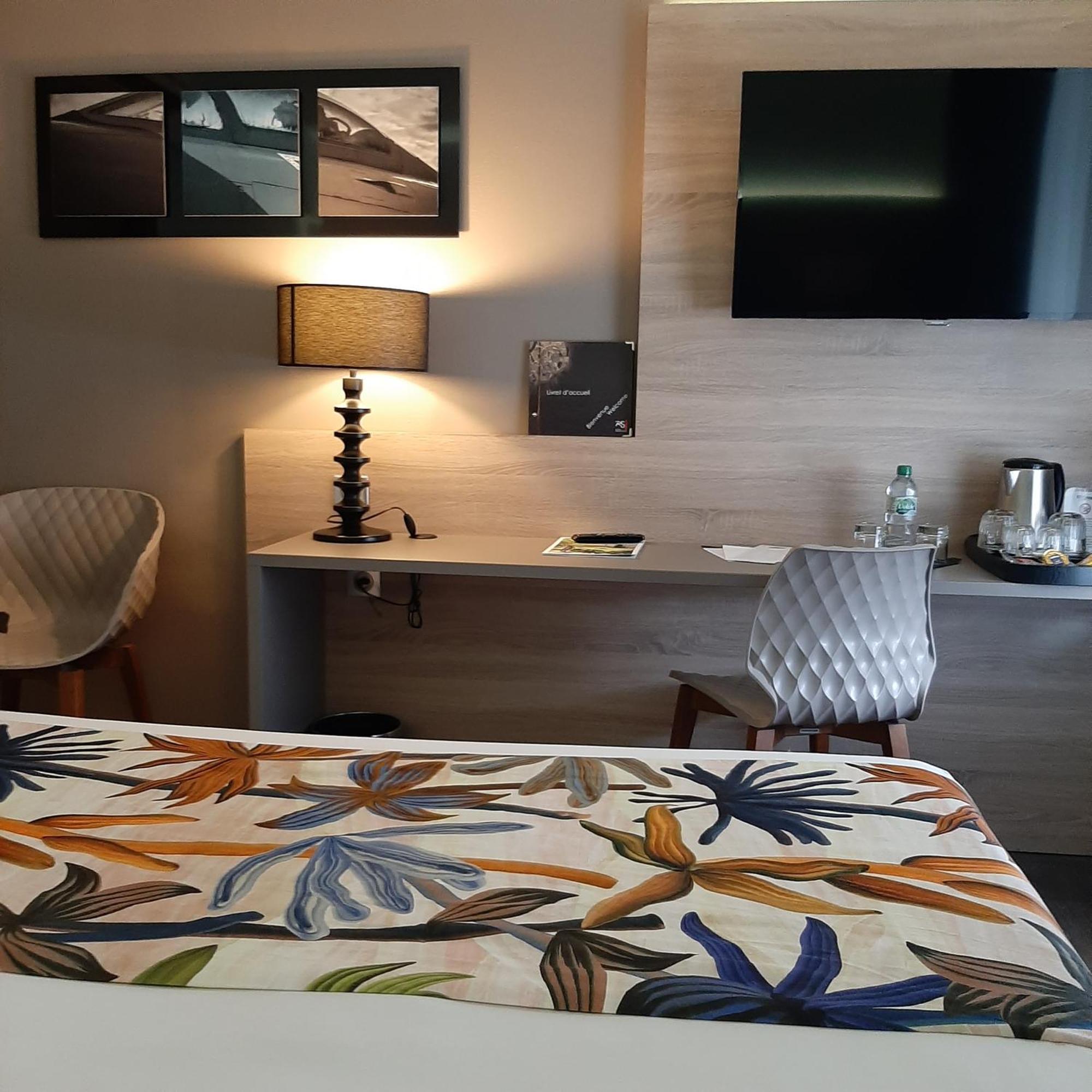 Logis Hotel Relais Saint Jacques - Chateauroux Deols Exterior photo